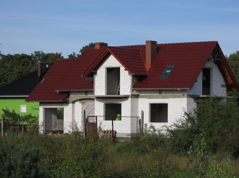 Dom pod Jeninem - ukończony dach